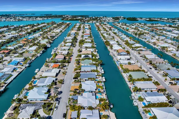 $1,225,000 | 230 11th Street, Key Colony Beach, FL 33051