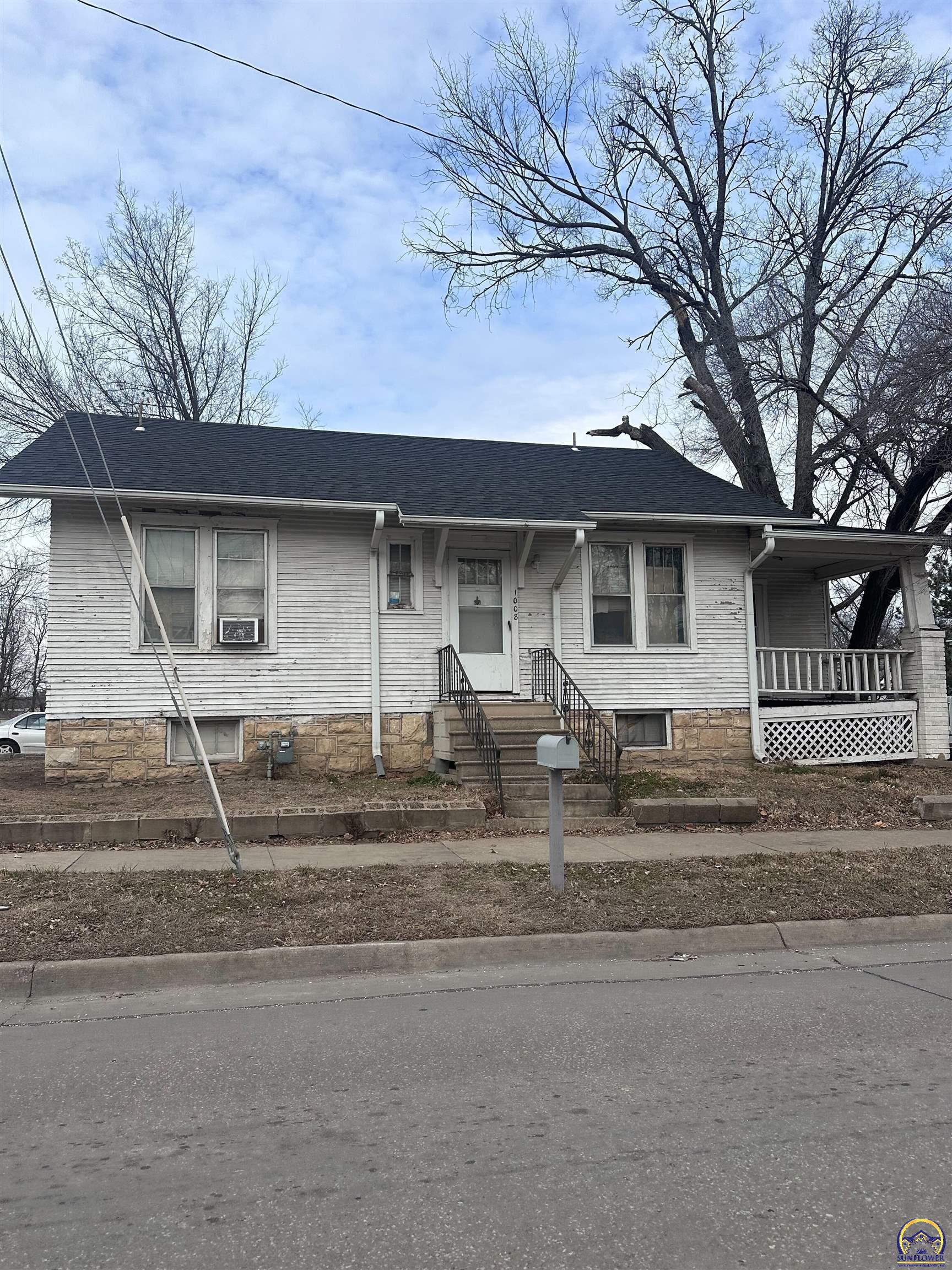 1008 Southwest 17th Street Topeka, KS 66604 - Photo 1 of 1