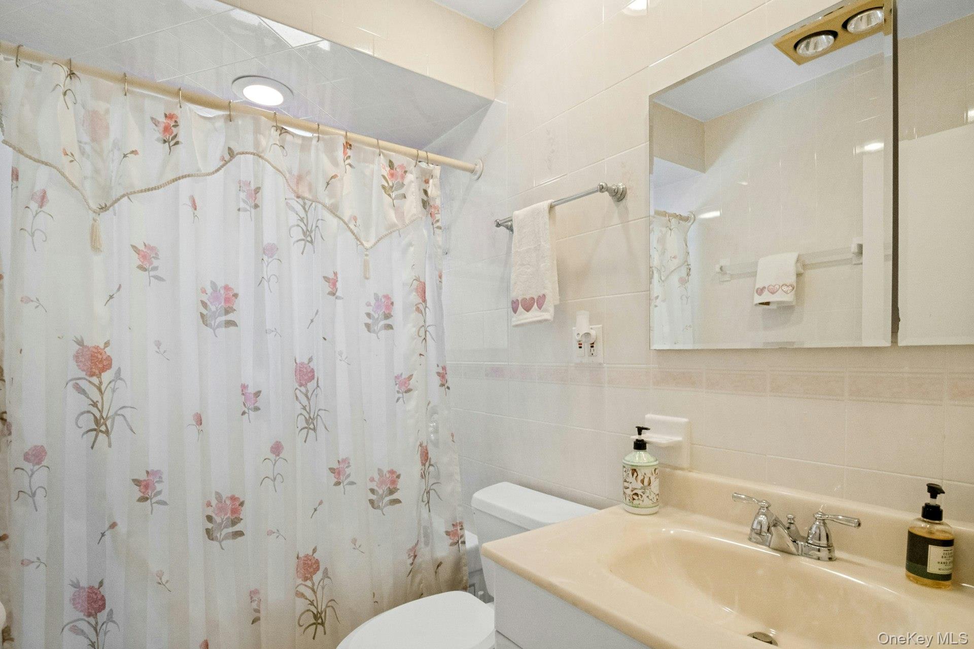 82 Holbrooke Road White Plains, NY 10605 - Photo 22 of 33 Hall Bathroom