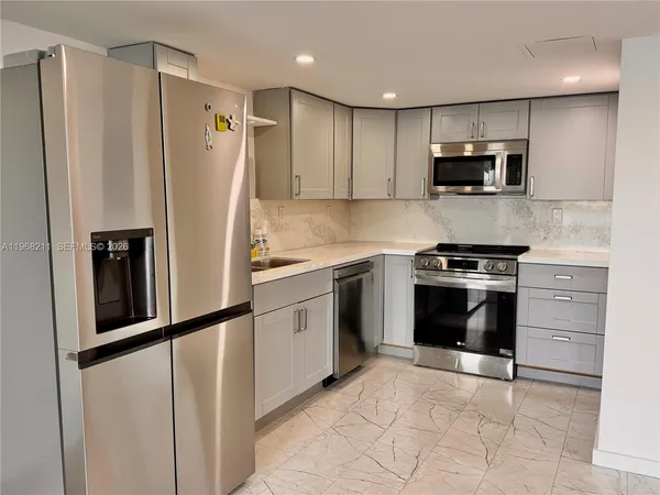 $3,075 | 401 Northwest 109th Avenue, Unit 2A, Miami, FL 33172