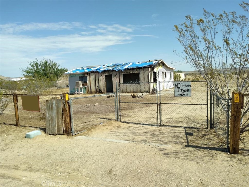 64654 Sun Mesa Road Joshua Tree, CA 92252 - Photo 1 of 25 a view of a backyard of the house