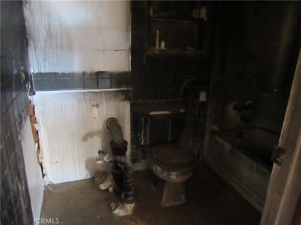 64654 Sun Mesa Road Joshua Tree, CA 92252 - Photo 17 of 25 a bathroom with a sink and a mirror