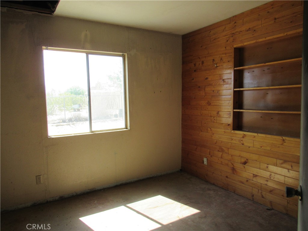 64654 Sun Mesa Road Joshua Tree, CA 92252 - Photo 18 of 25 a bathroom with a window