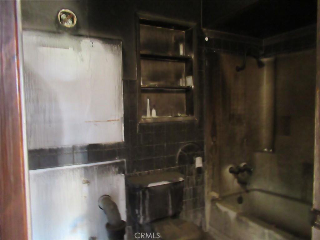 64654 Sun Mesa Road Joshua Tree, CA 92252 - Photo 19 of 25 a bathroom with a shower