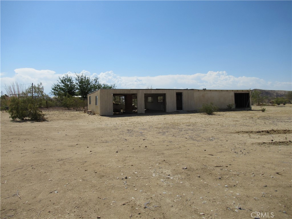 64654 Sun Mesa Road Joshua Tree, CA 92252 - Photo 22 of 25 a view of a terrace