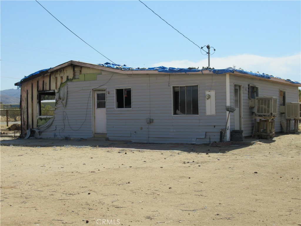 64654 Sun Mesa Road Joshua Tree, CA 92252 - Photo 23 of 25 a front view of a house