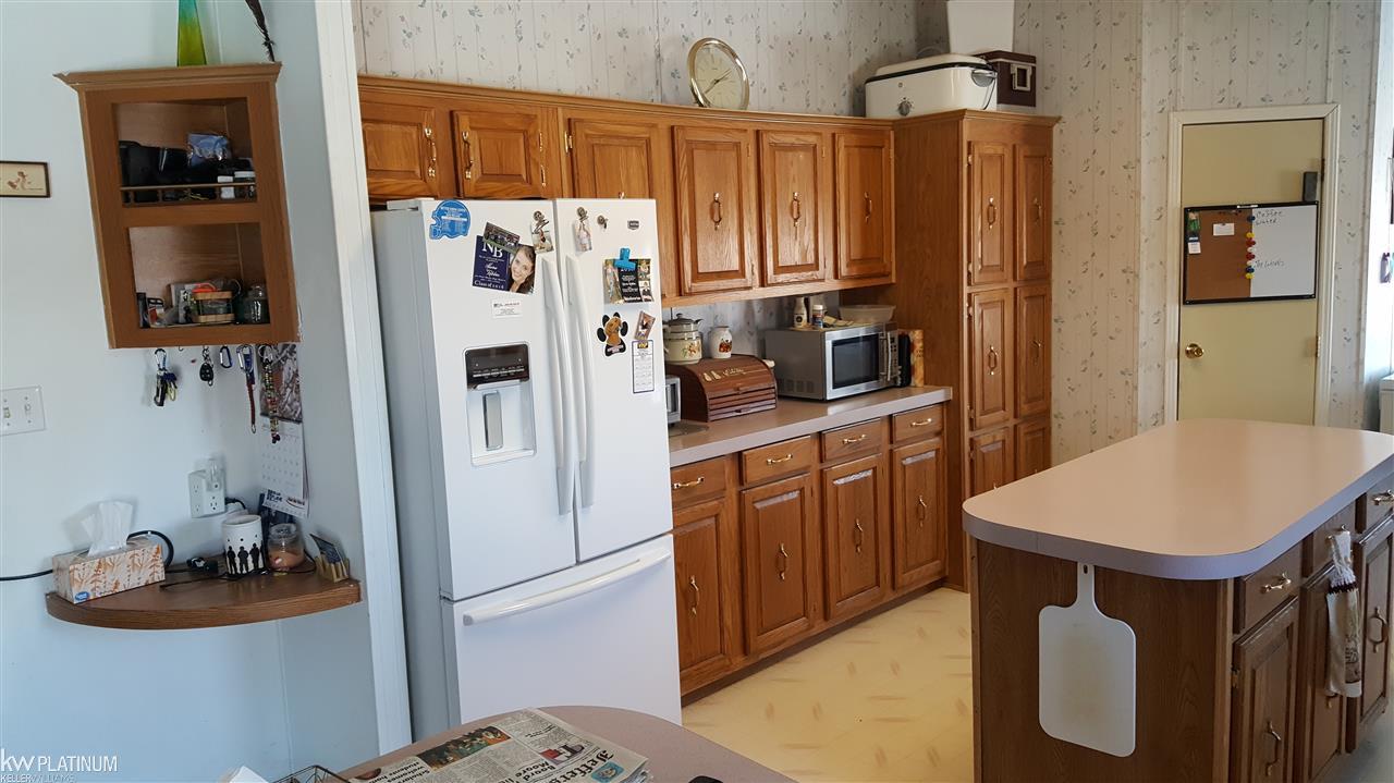 8247 Vincent Road Croswell, MI 48422 - Photo 4 of 10