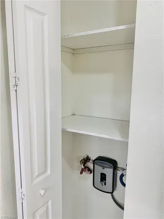 $1,400 | 826 Wiggins Pass Road, Unit 214, Naples, FL 34110