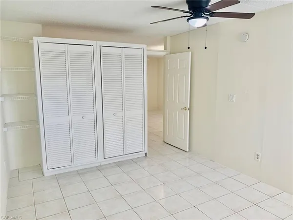$1,400 | 826 Wiggins Pass Road, Unit 214, Naples, FL 34110