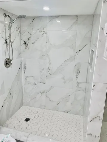 $1,500 | 826 Wiggins Pass Road, Unit 214, Naples, FL 34110