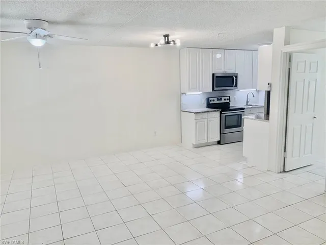 $1,500 | 826 Wiggins Pass Road, Unit 214, Naples, FL 34110