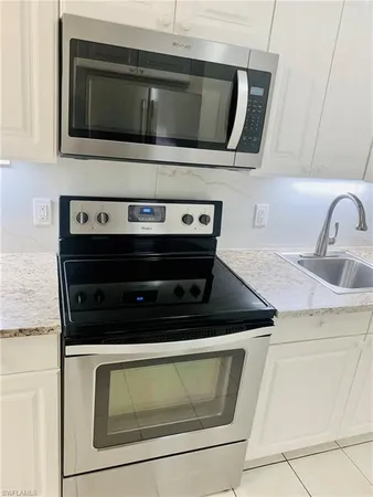 $1,400 | 826 Wiggins Pass Road, Unit 214, Naples, FL 34110