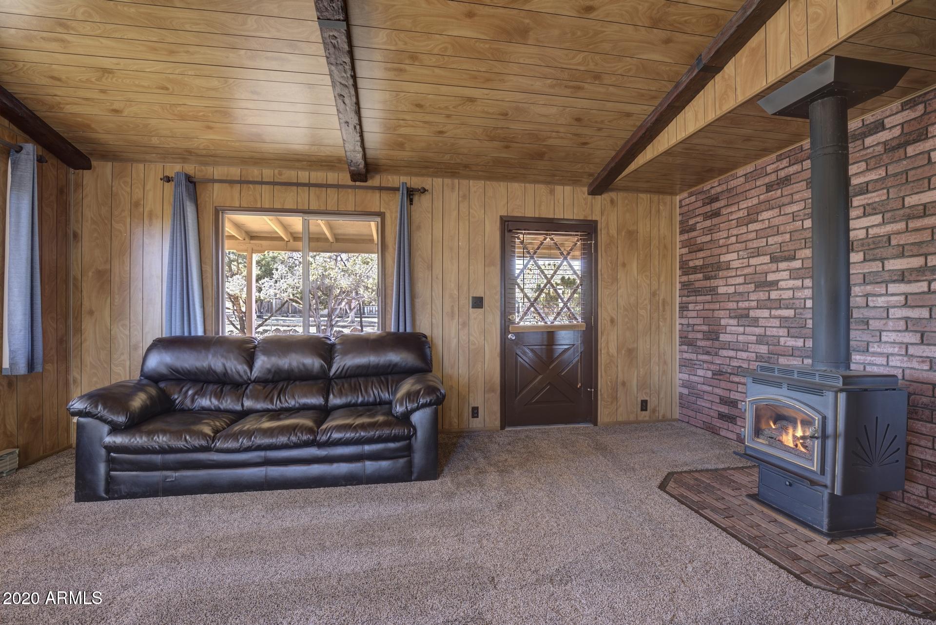 8153 Dukes Road Payson, AZ 85541 - Photo 5 of 43 Living Room w Fireplace