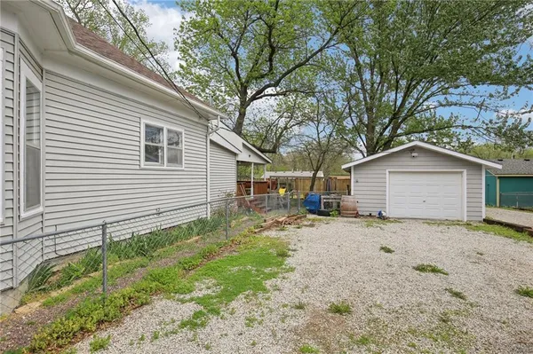 $150,000 | 743 South Locust Street, Ottawa, KS 66067