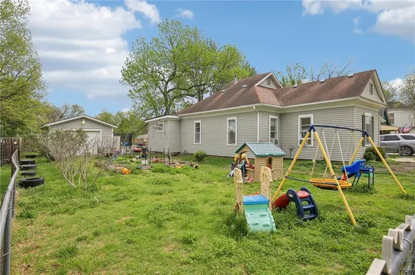 $150,000 | 743 South Locust Street, Ottawa, KS 66067