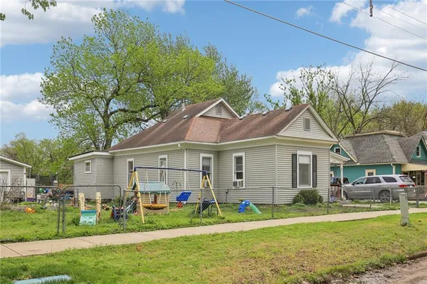 $150,000 | 743 South Locust Street, Ottawa, KS 66067