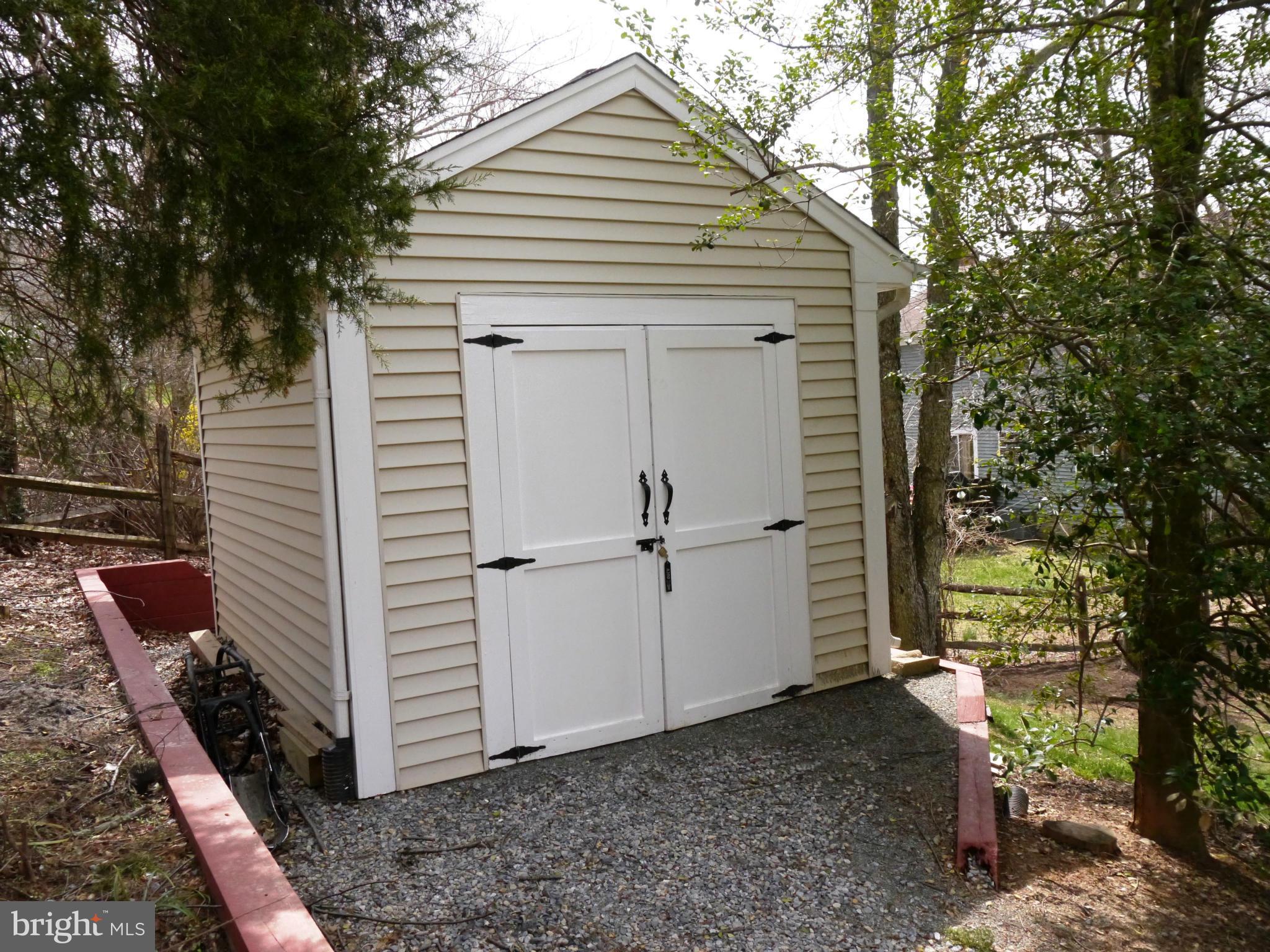 926 Pointer Ridge Drive Gaithersburg, MD 20878 - Photo 11 of 26 Exterior (Rear)