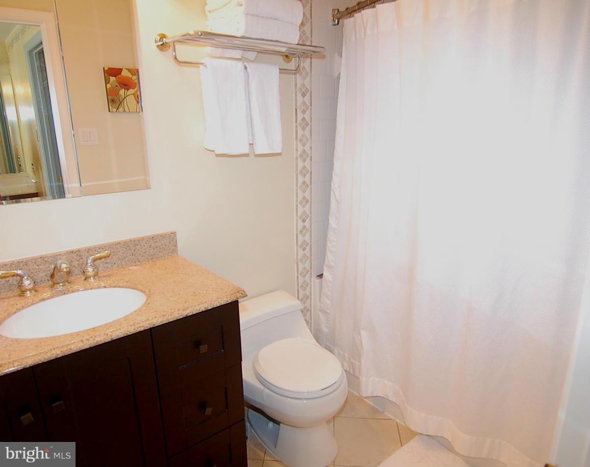 926 Pointer Ridge Drive Gaithersburg, MD 20878 - Photo 16 of 26 Bath (Master)