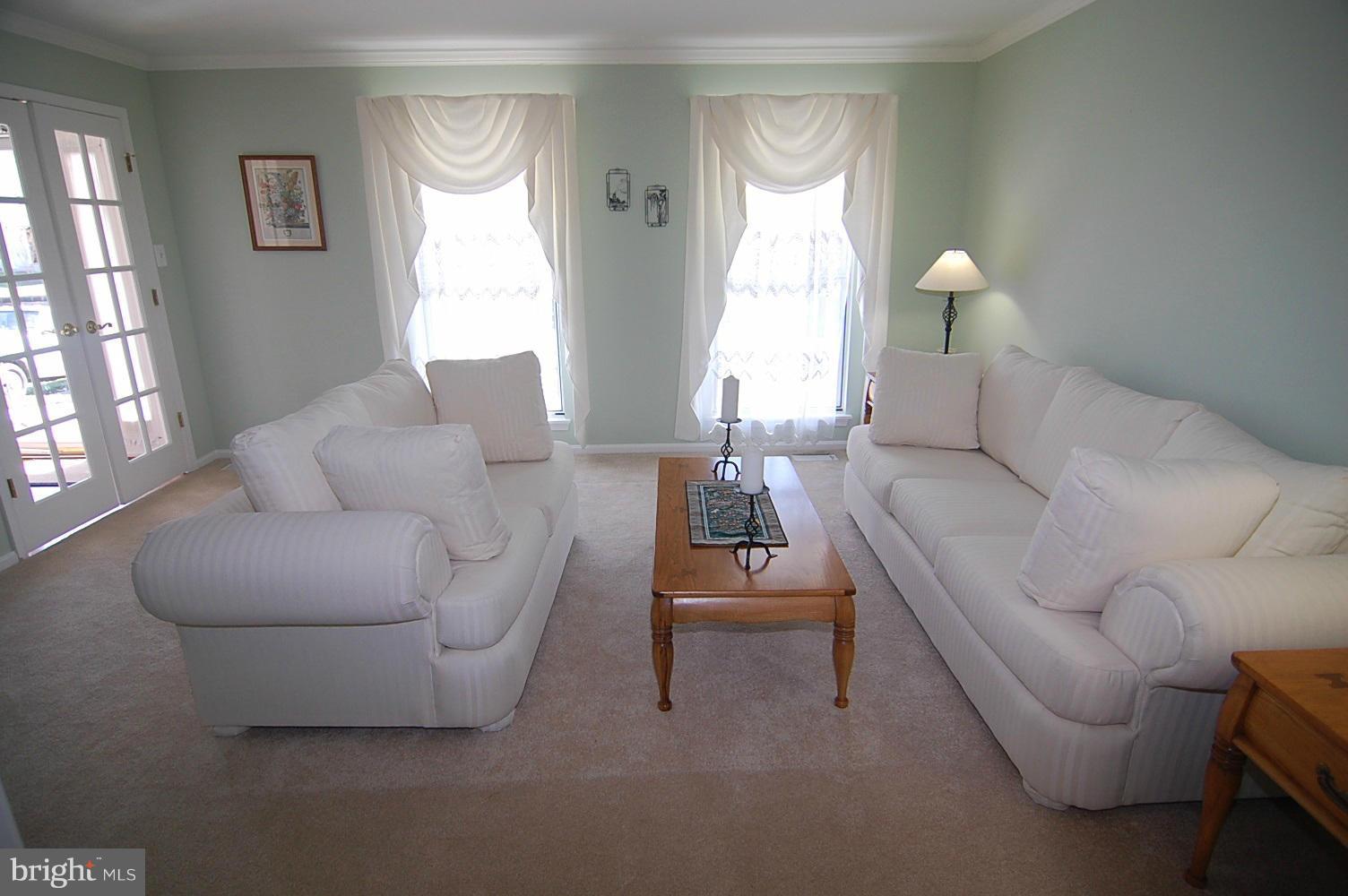 926 Pointer Ridge Drive Gaithersburg, MD 20878 - Photo 3 of 26 Living Room