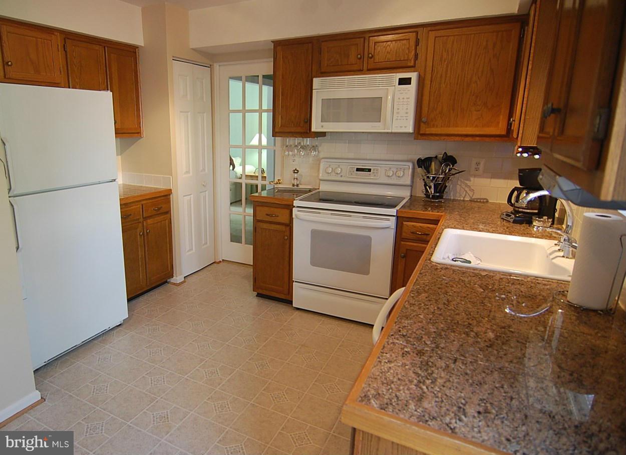 926 Pointer Ridge Drive Gaithersburg, MD 20878 - Photo 6 of 26 Kitchen