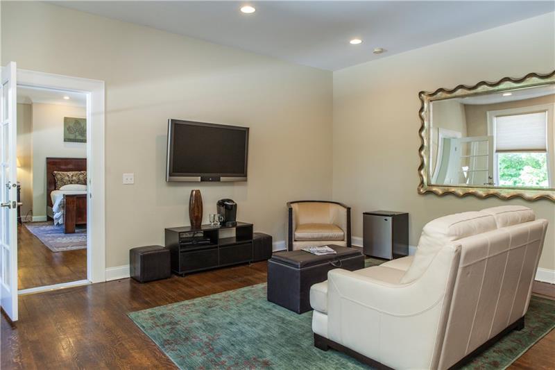 5516 Maple Heights Road Pittsburgh, PA 15232 - Photo 11 of 22