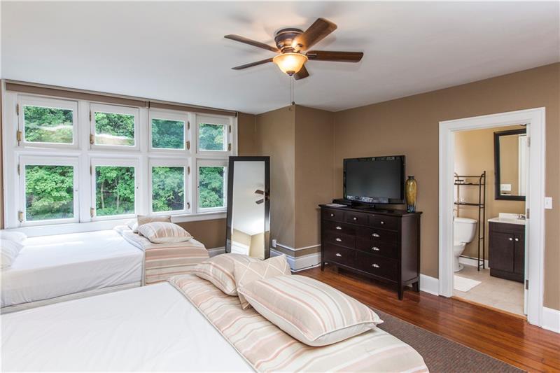 5516 Maple Heights Road Pittsburgh, PA 15232 - Photo 15 of 22