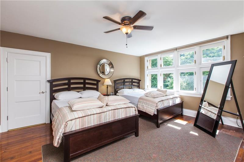 5516 Maple Heights Road Pittsburgh, PA 15232 - Photo 16 of 22