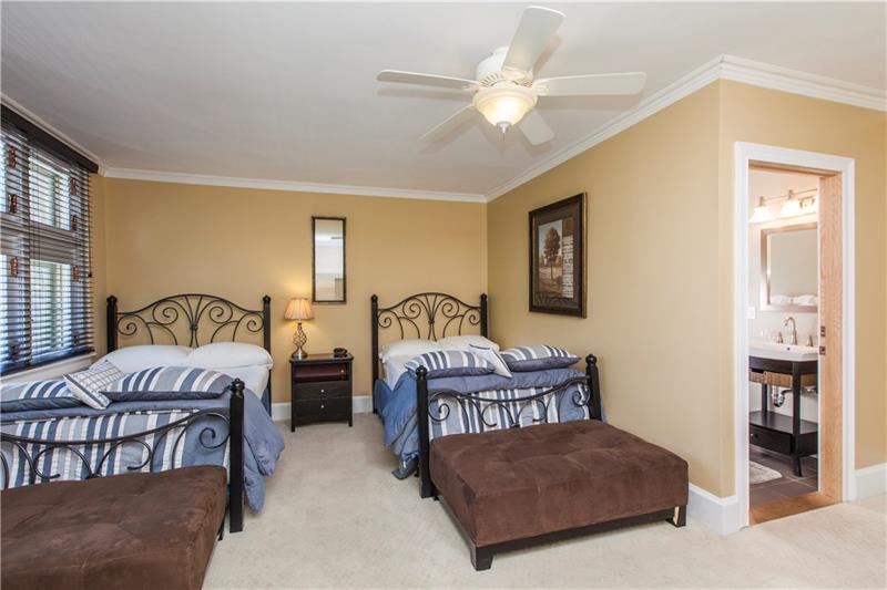 5516 Maple Heights Road Pittsburgh, PA 15232 - Photo 17 of 22