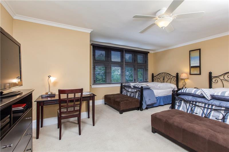 5516 Maple Heights Road Pittsburgh, PA 15232 - Photo 18 of 22