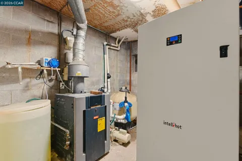 a view of utility room with washer and dryer