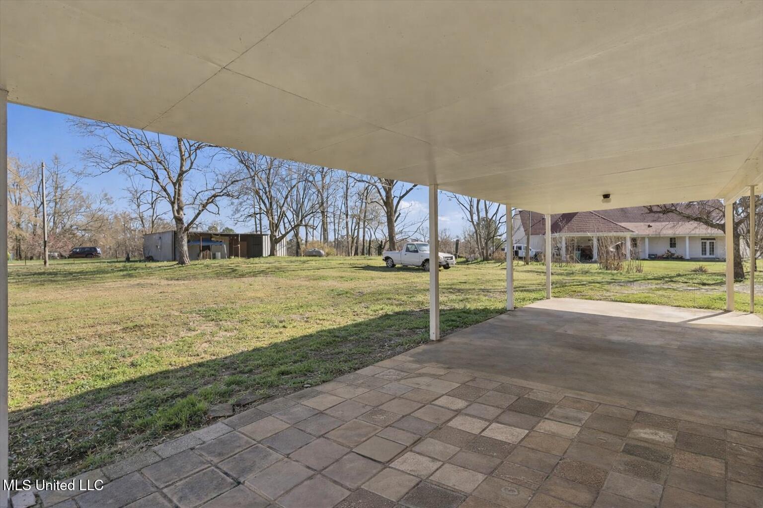 13131 New Zion Road Crystal Springs, MS 39059 - Photo 30 of 33 Covered patio