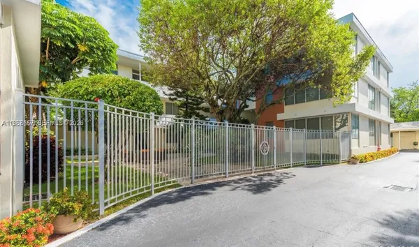 a view of a garden with a backyard