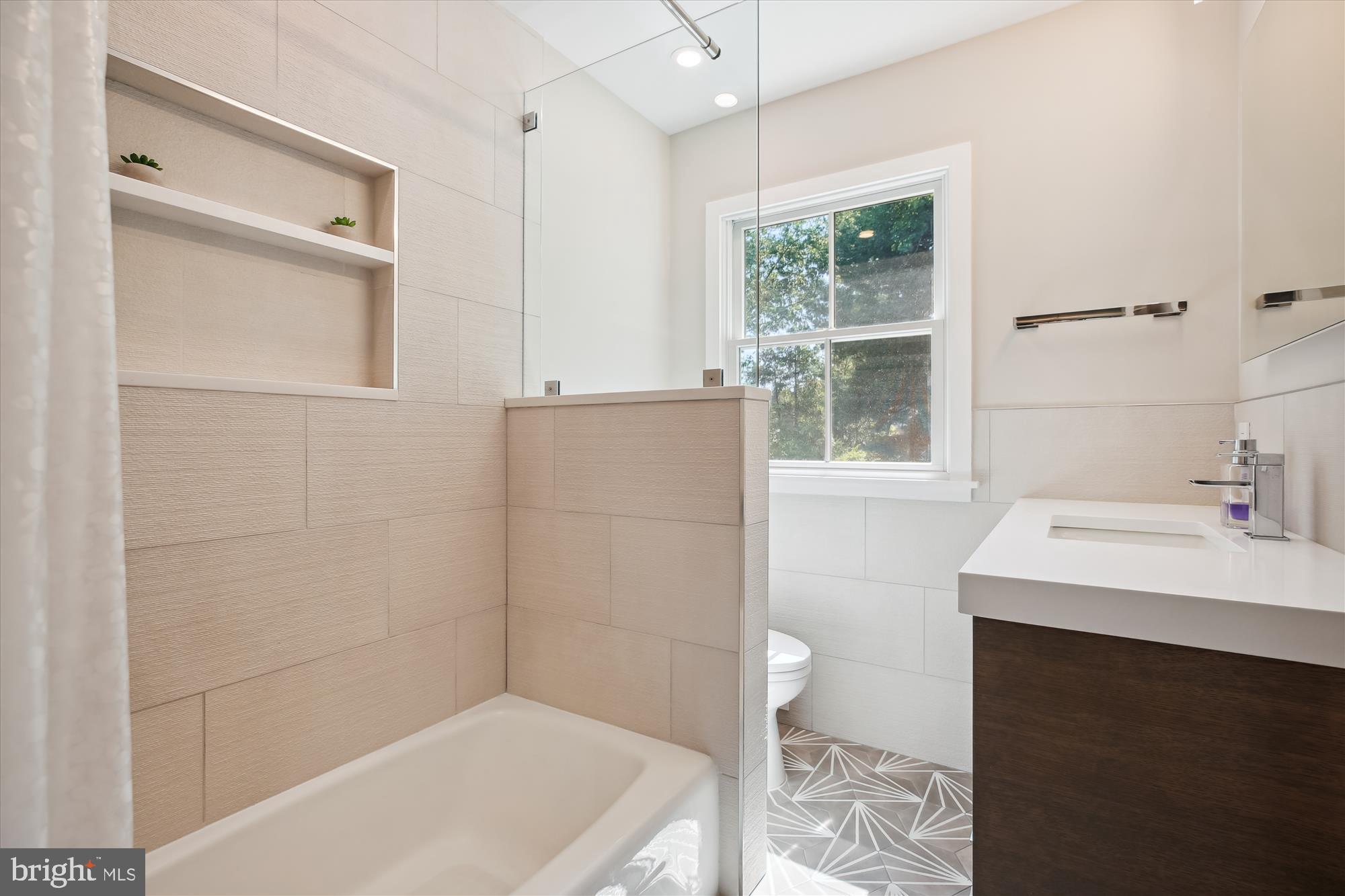 7304 Radnor Road Bethesda, MD 20817 - Photo 38 of 55 Hall Bath