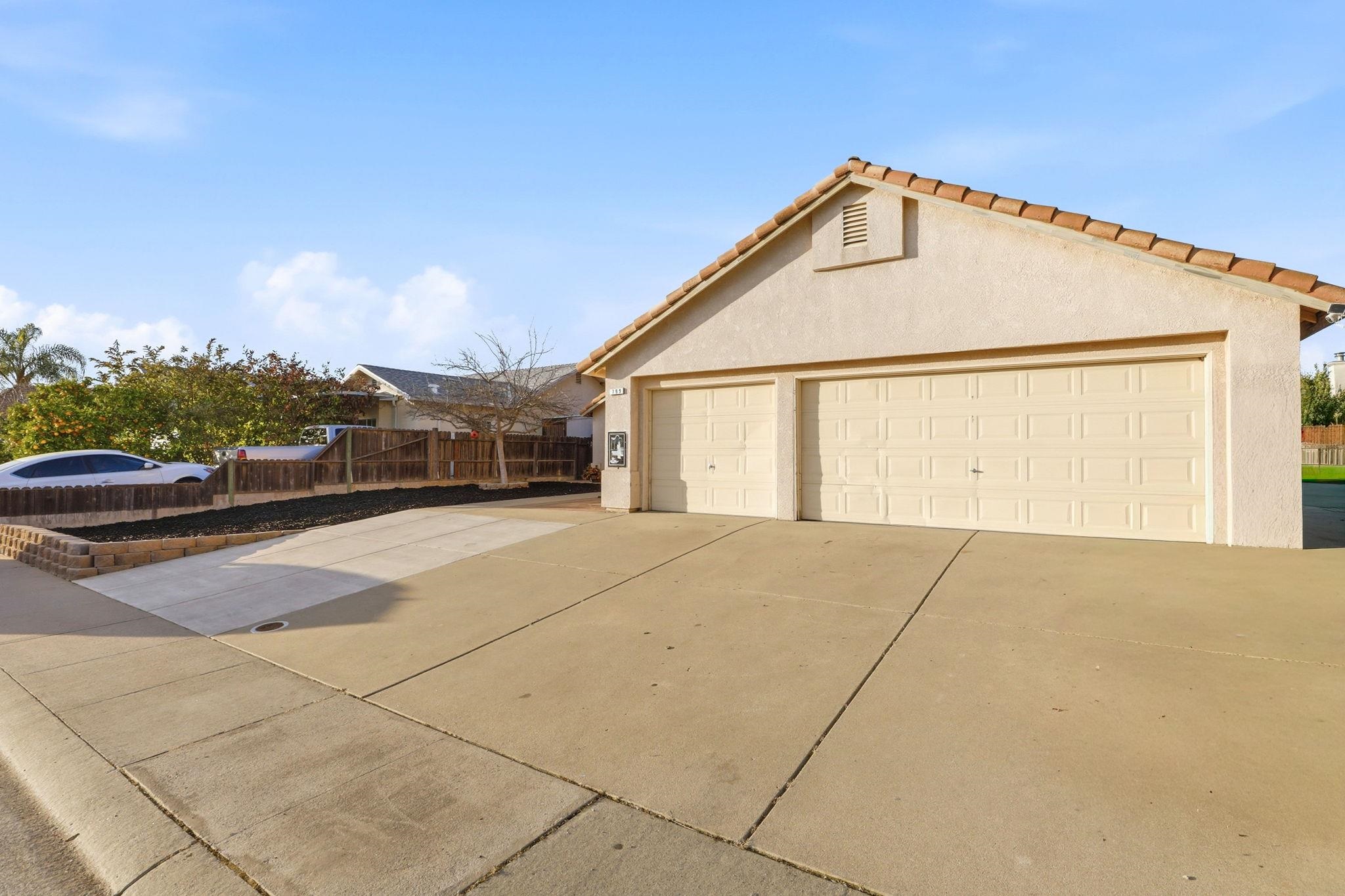 799 Morgans Ranch Circle Galt, CA 95632 - Photo 2 of 36 View of garage