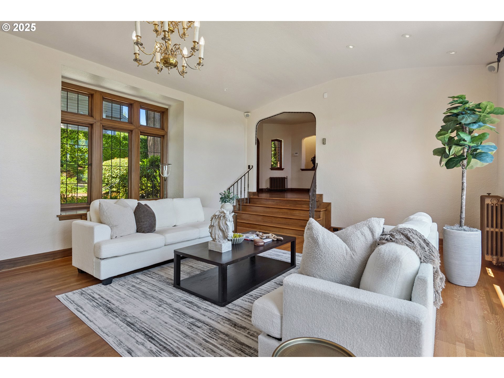 5570 Southwest Menefee Drive Portland, OR 97239 - Photo 12 of 48