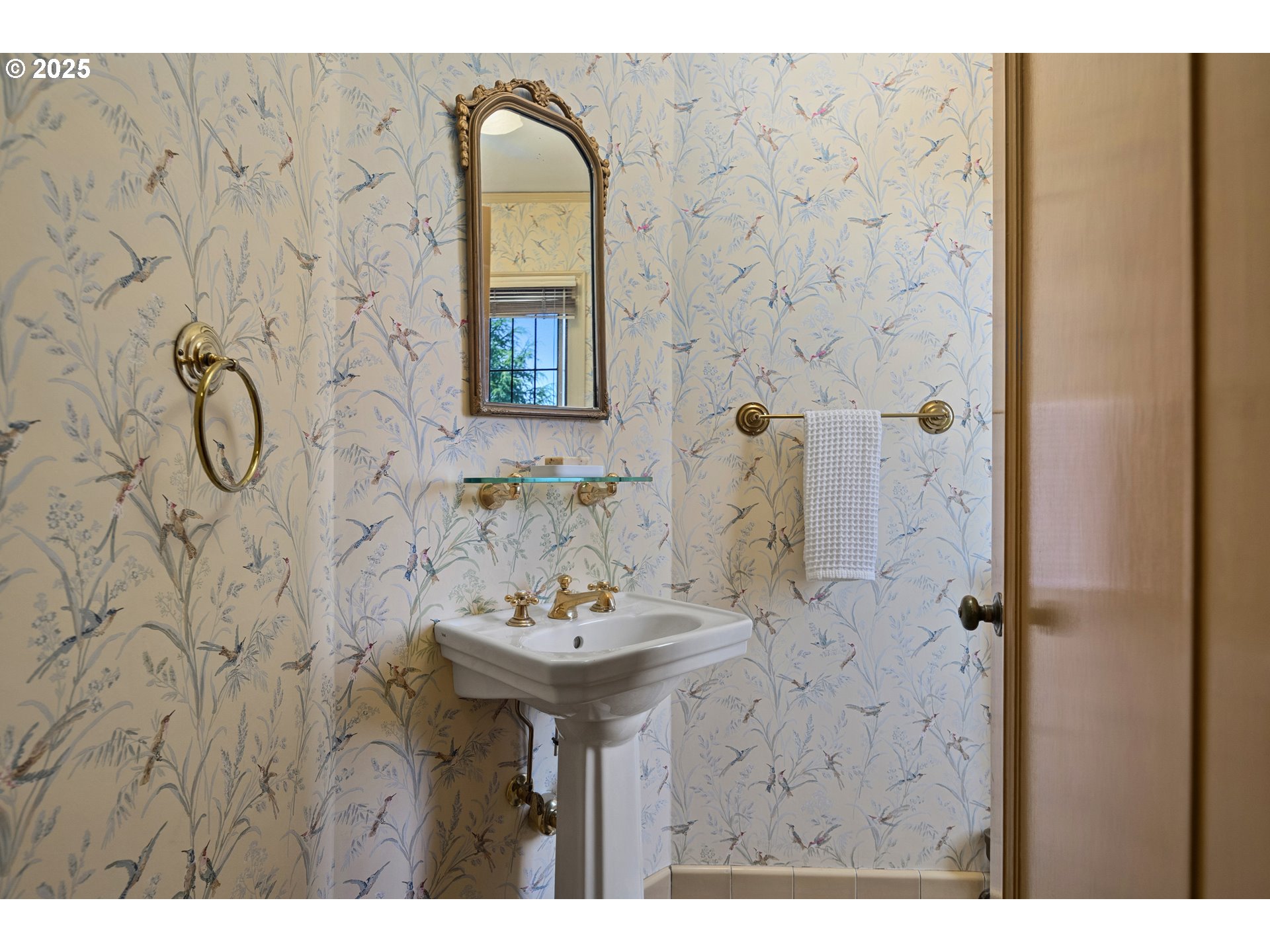 5570 Southwest Menefee Drive Portland, OR 97239 - Photo 13 of 48