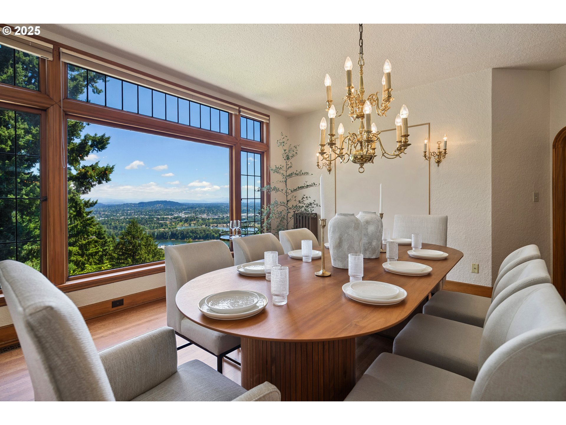 5570 Southwest Menefee Drive Portland, OR 97239 - Photo 15 of 48