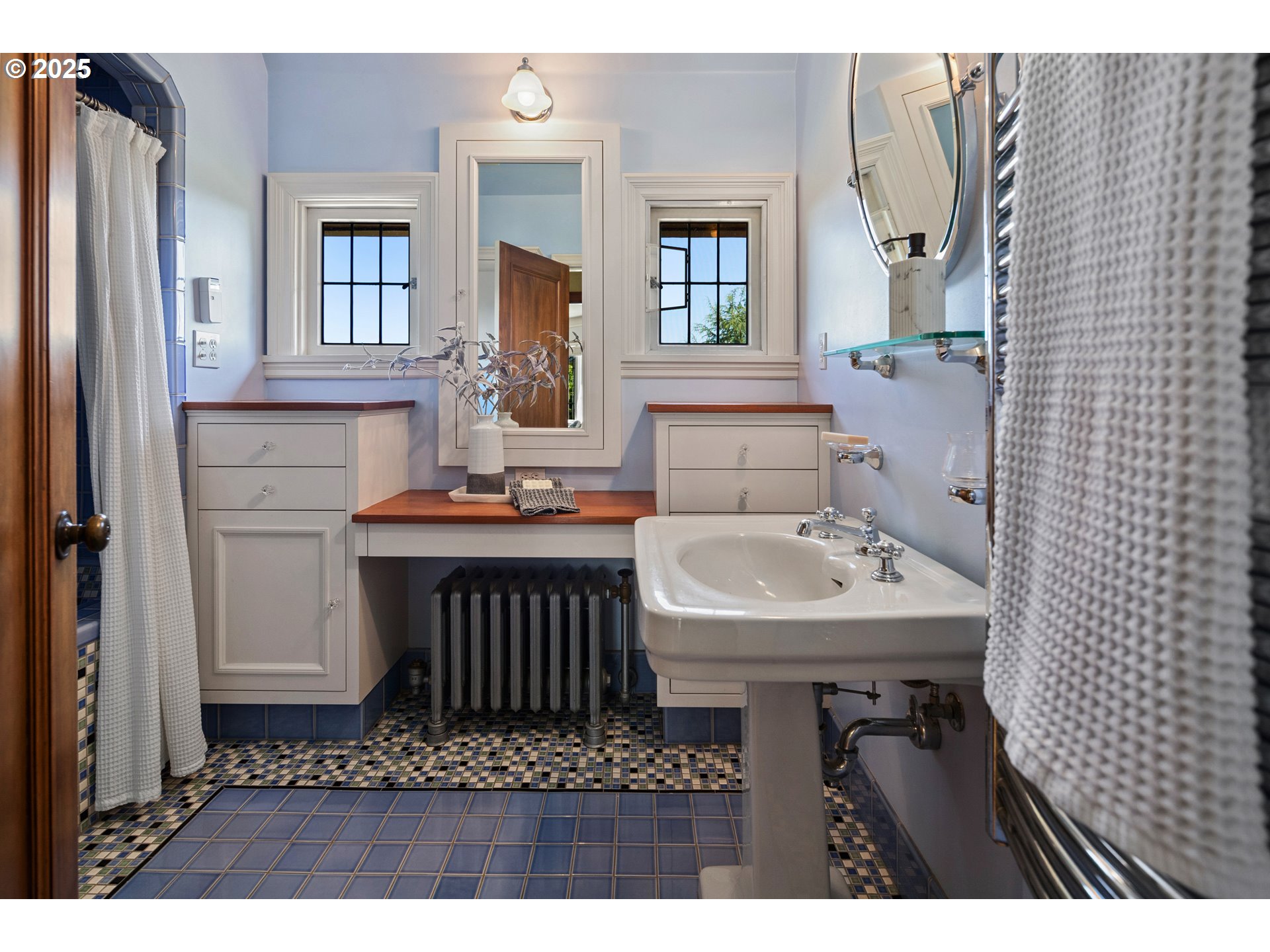 5570 Southwest Menefee Drive Portland, OR 97239 - Photo 34 of 48