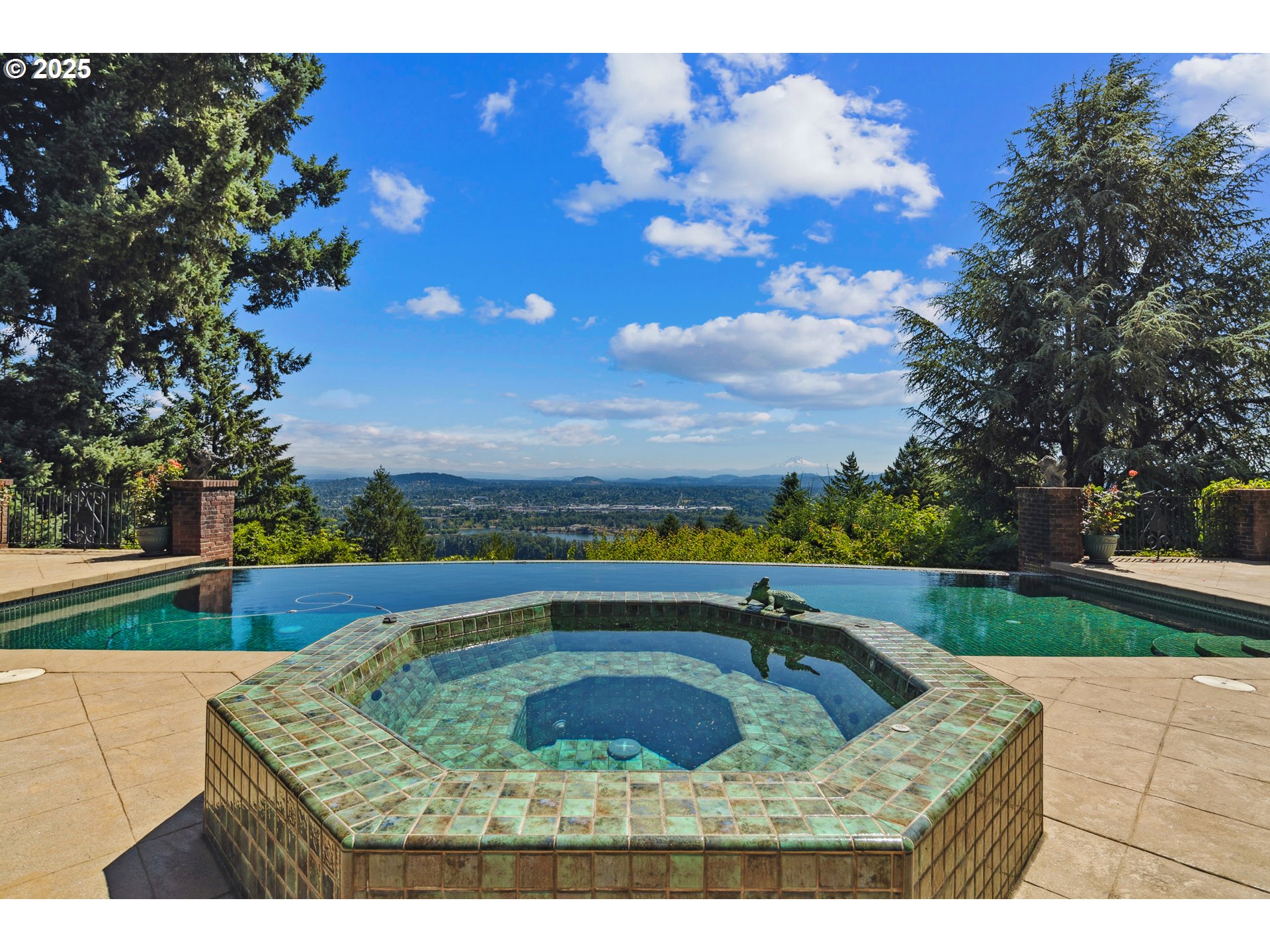 5570 Southwest Menefee Drive Portland, OR 97239 - Photo 43 of 48