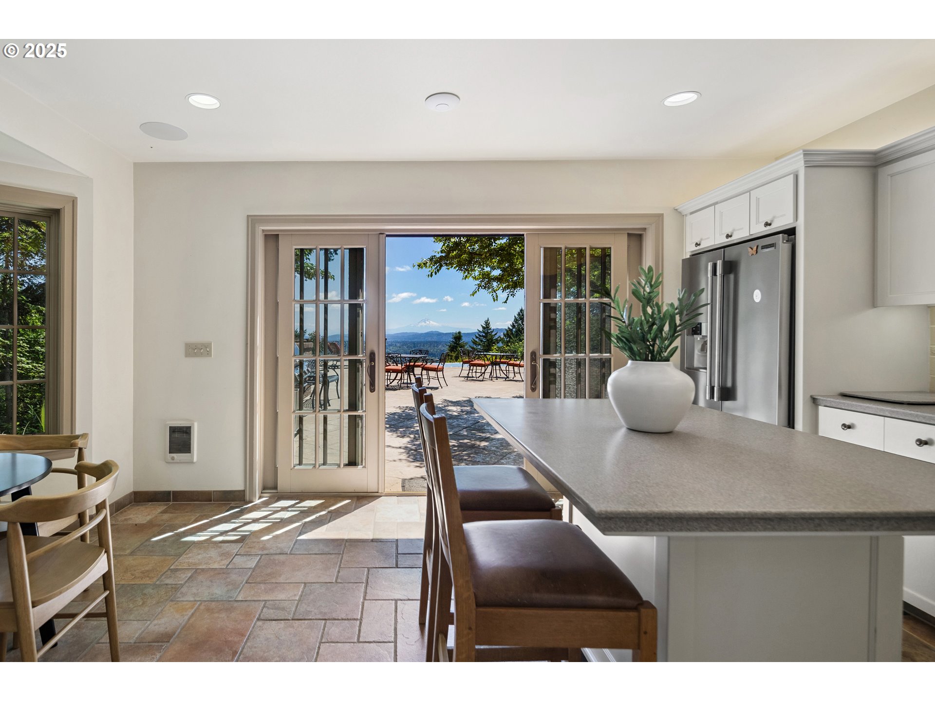 5570 Southwest Menefee Drive Portland, OR 97239 - Photo 46 of 48