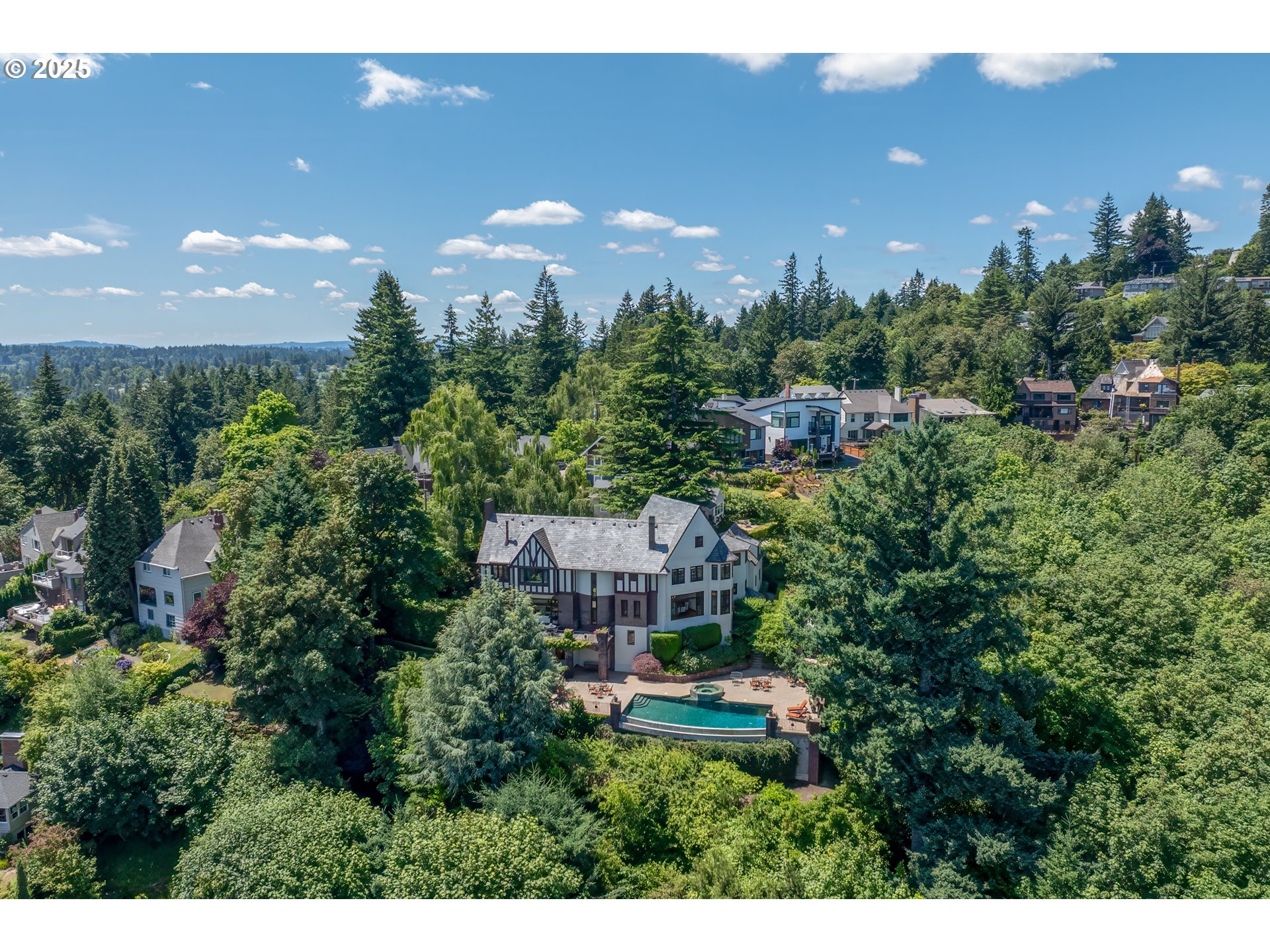 5570 Southwest Menefee Drive Portland, OR 97239 - Photo 47 of 48