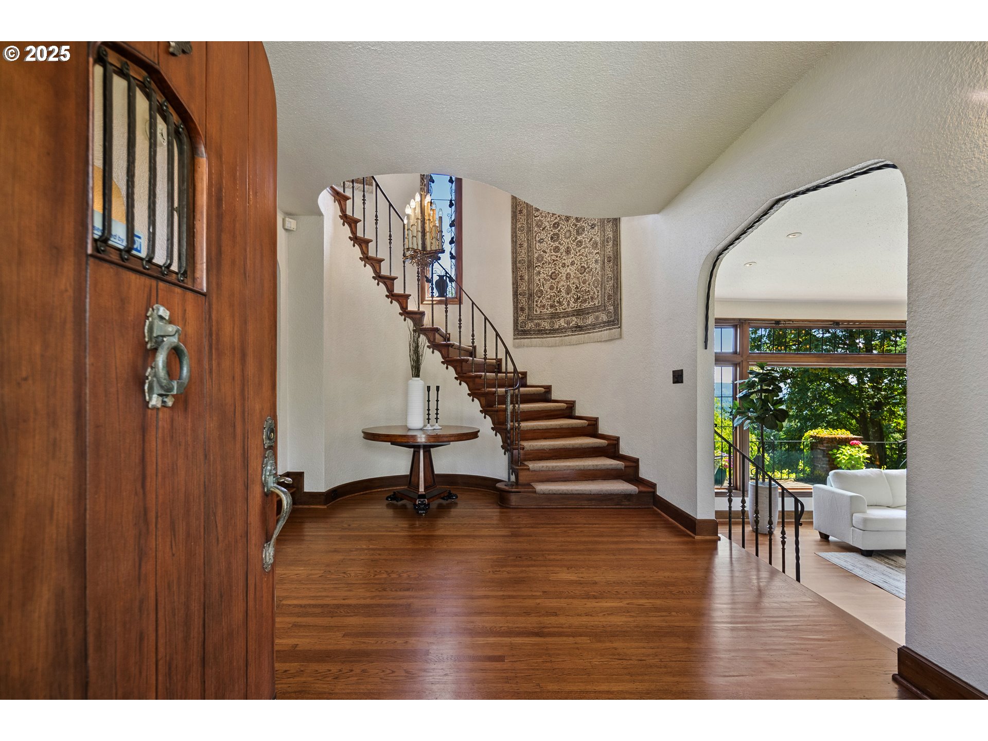 5570 Southwest Menefee Drive Portland, OR 97239 - Photo 6 of 48