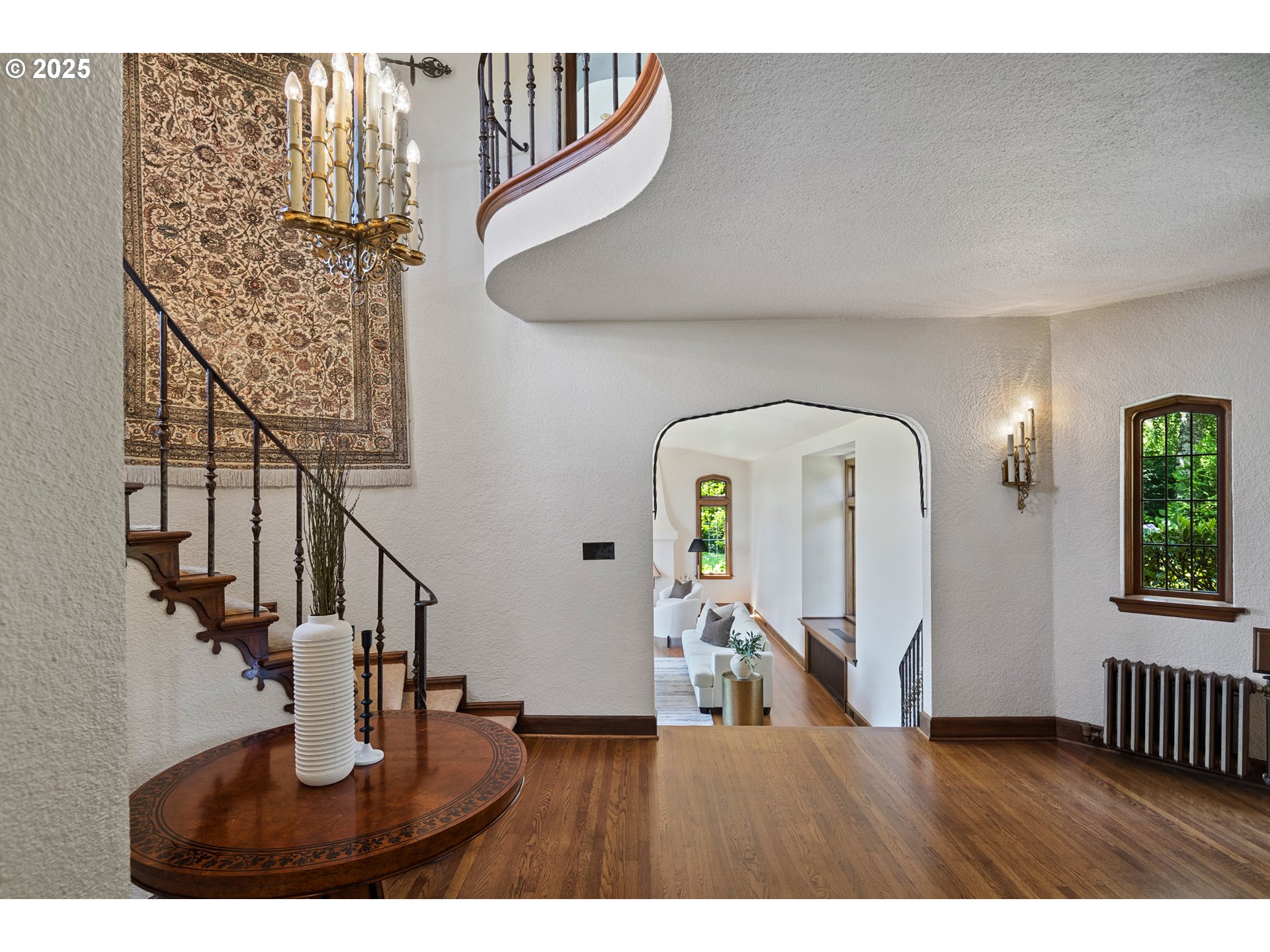 5570 Southwest Menefee Drive Portland, OR 97239 - Photo 7 of 48