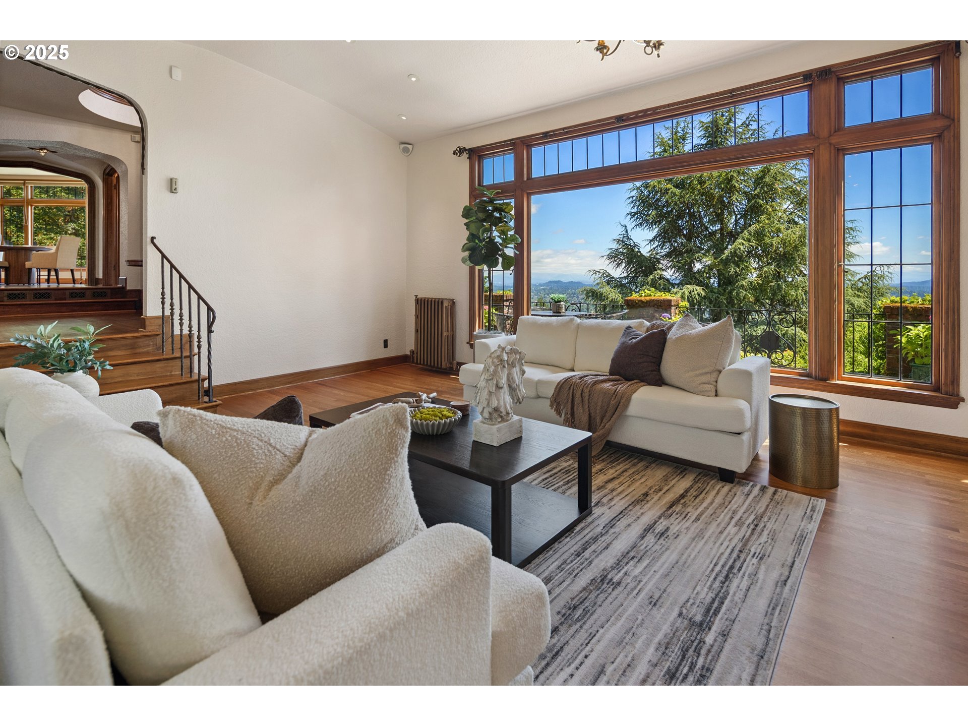 5570 Southwest Menefee Drive Portland, OR 97239 - Photo 8 of 48