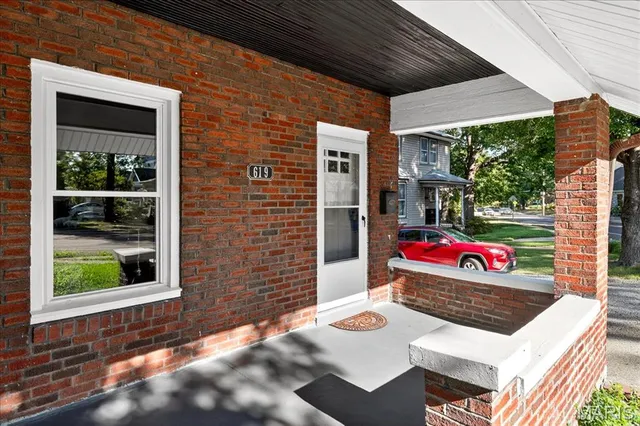 $309,900 | 619 North Bompart Avenue, St. Louis, MO 63119