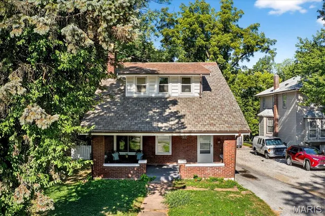 $309,900 | 619 North Bompart Avenue, St. Louis, MO 63119