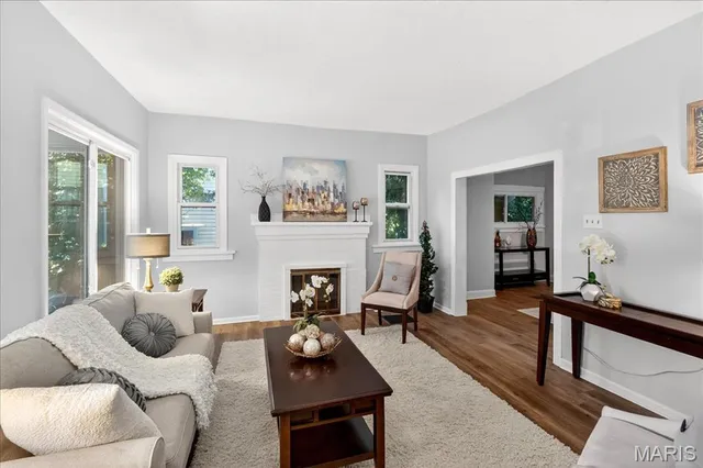 $309,900 | 619 North Bompart Avenue, St. Louis, MO 63119