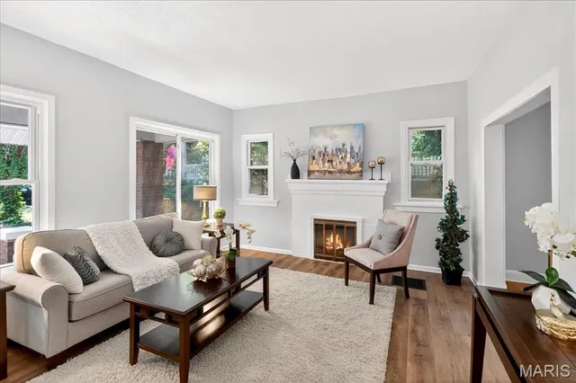 $309,900 | 619 North Bompart Avenue, St. Louis, MO 63119