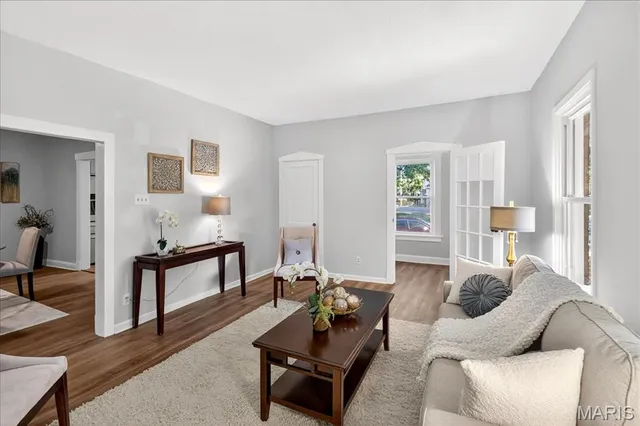 $309,900 | 619 North Bompart Avenue, St. Louis, MO 63119