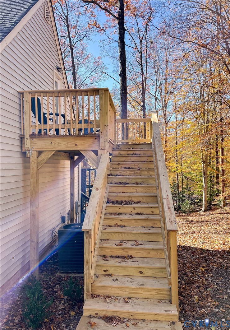 153 Deer Trail Aylett, VA 23009 - Photo 34 of 50 a view of entryway with wooden floor